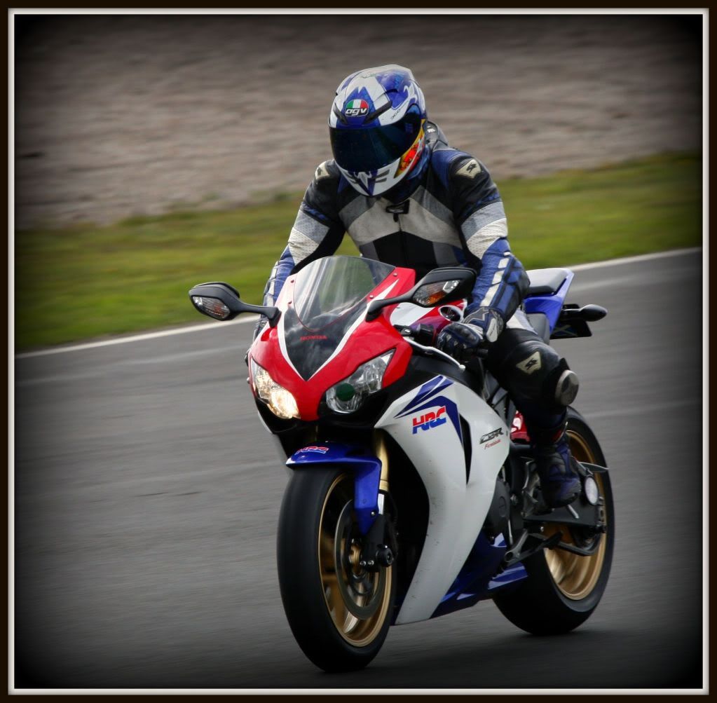 IMAGE: http://i642.photobucket.com/albums/uu145/Kev10R/Knockhill%2014%20May/HRC.jpg