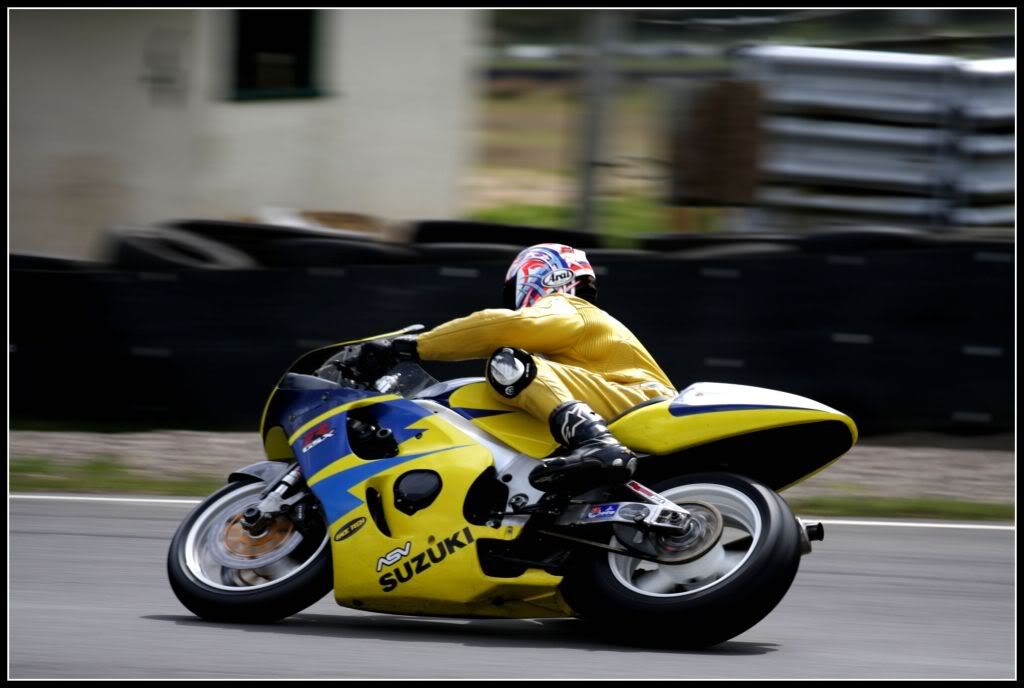 IMAGE: http://i642.photobucket.com/albums/uu145/Kev10R/yellowgsxr.jpg